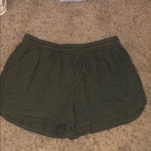 UniversalThread shorts sinched waist flowy bottoms